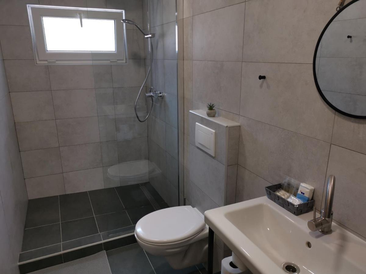 Wellness Pension Koliba Komorní Lhotka Esterno foto