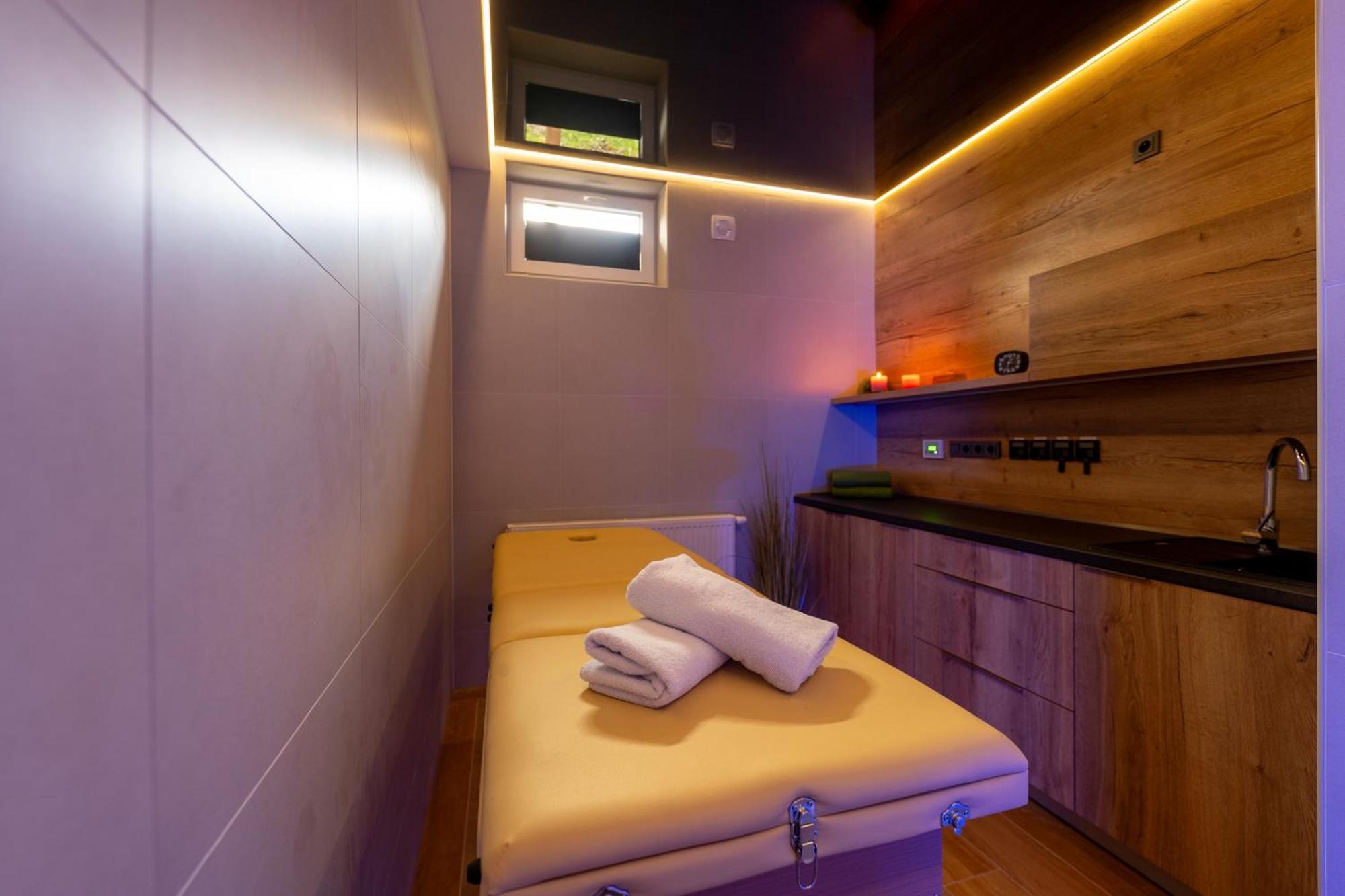 Wellness Pension Koliba Komorní Lhotka Esterno foto