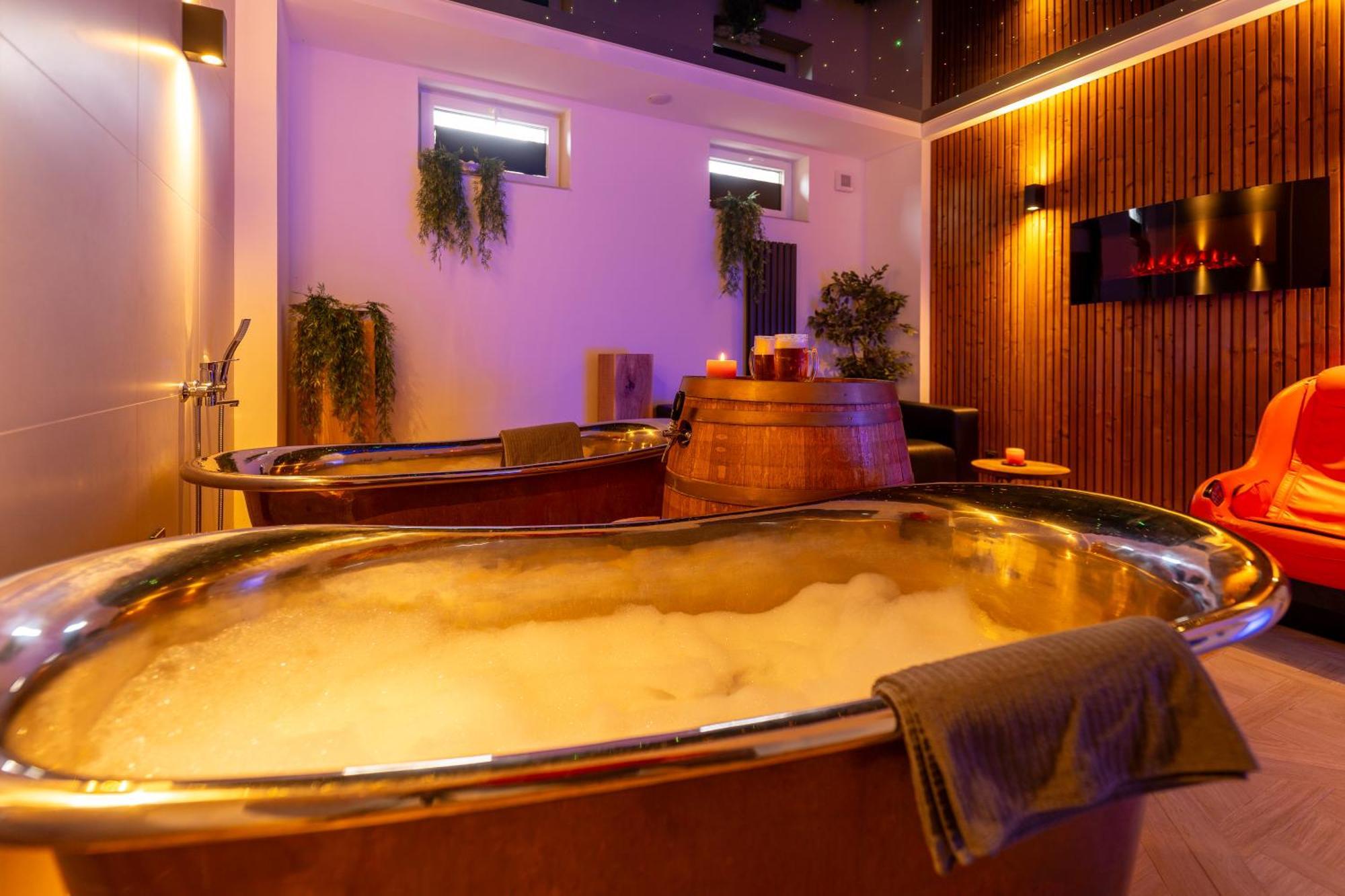Wellness Pension Koliba Komorní Lhotka Esterno foto